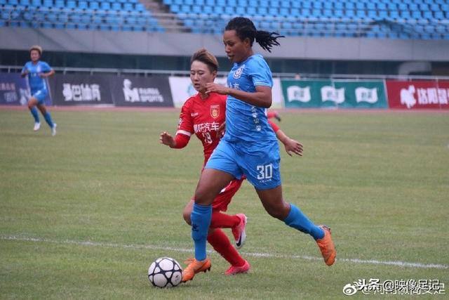 国足友谊赛完胜马尔代夫，王子铭独中三元获满分